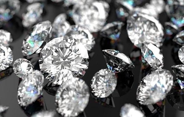 Heel wat diamanten optimaal gefotografeerd - BAUNAT